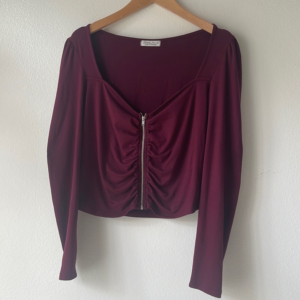 Women’s Deep Neck Zip Up Long Sleeve Crop Top